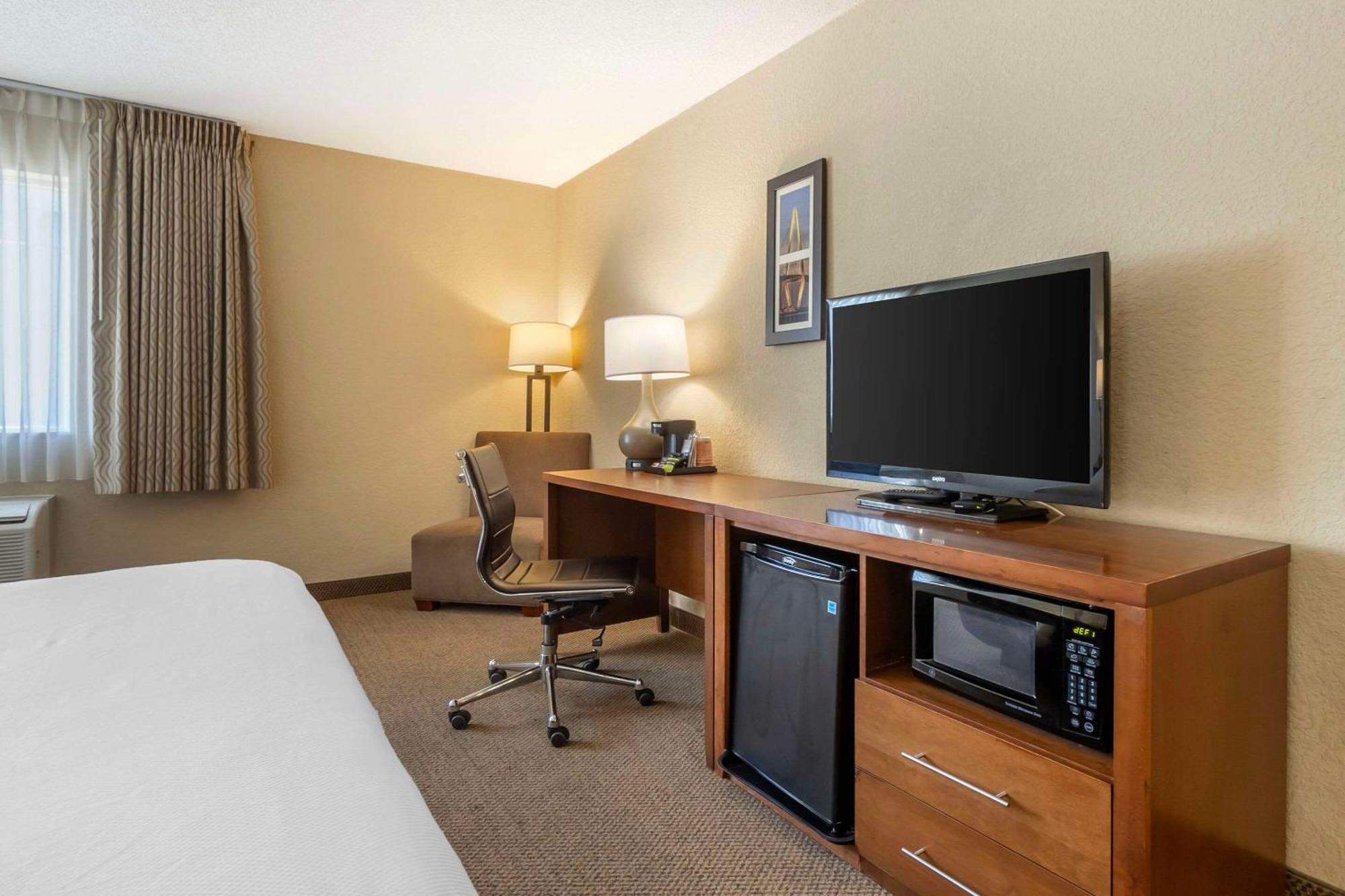 Comfort Inn & Suites Airport Convention Center North Charleston Exterior foto